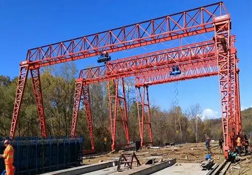 吊钩门式蜜桃视频APP下载机是啥？门式蜜桃视频APP下载机作业时怎样稳钩？