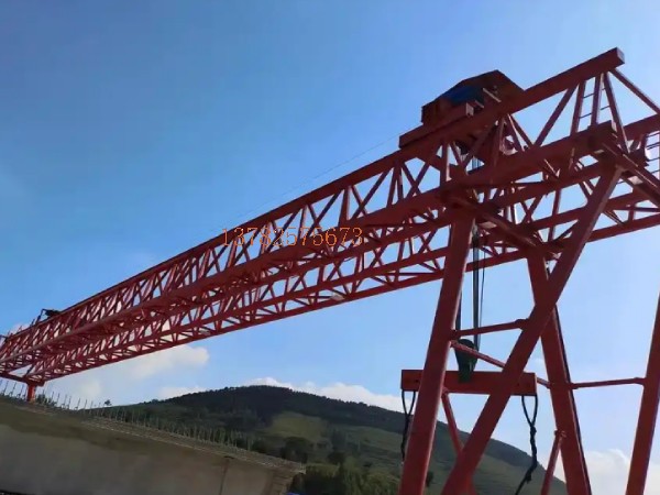 蜜桃视频在线观看视频门式蜜桃视频APP下载机在作业时如何确保下方人员的**？