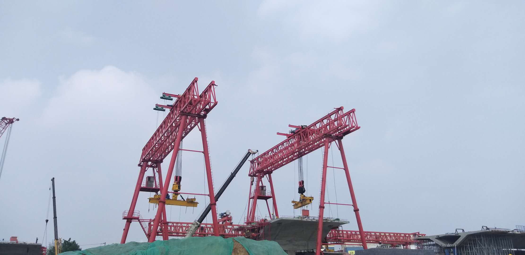 门式蜜桃视频APP下载机厂家分享：吊钩桥式蜜桃视频APP下载机QD型20/5T技术详情